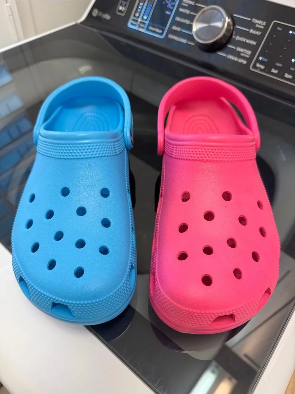 CROCS Classic Clogs in Blue and Pink - Slip-On Sandals